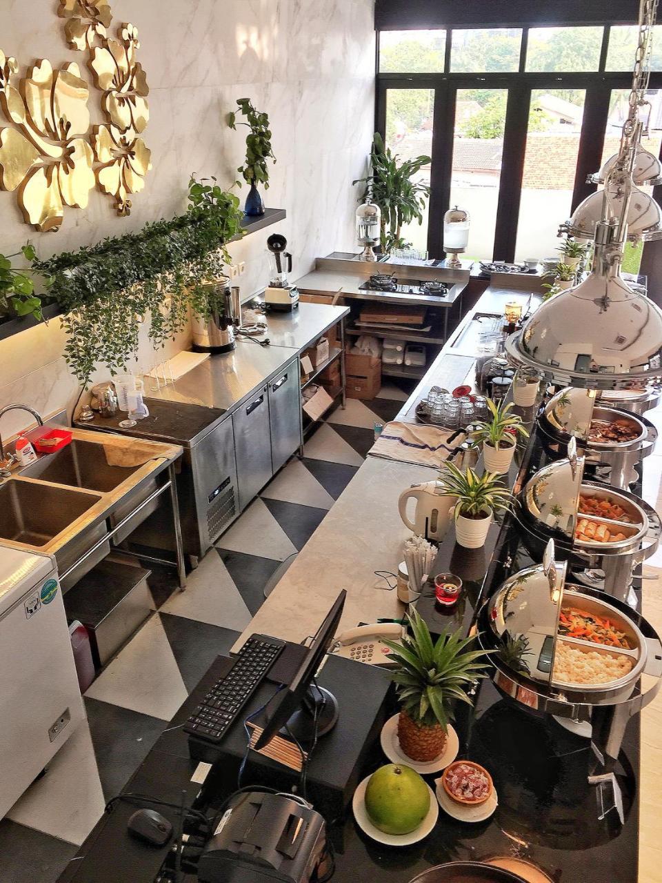 Eightin Hotel Sudirman Jakarta Extérieur photo
