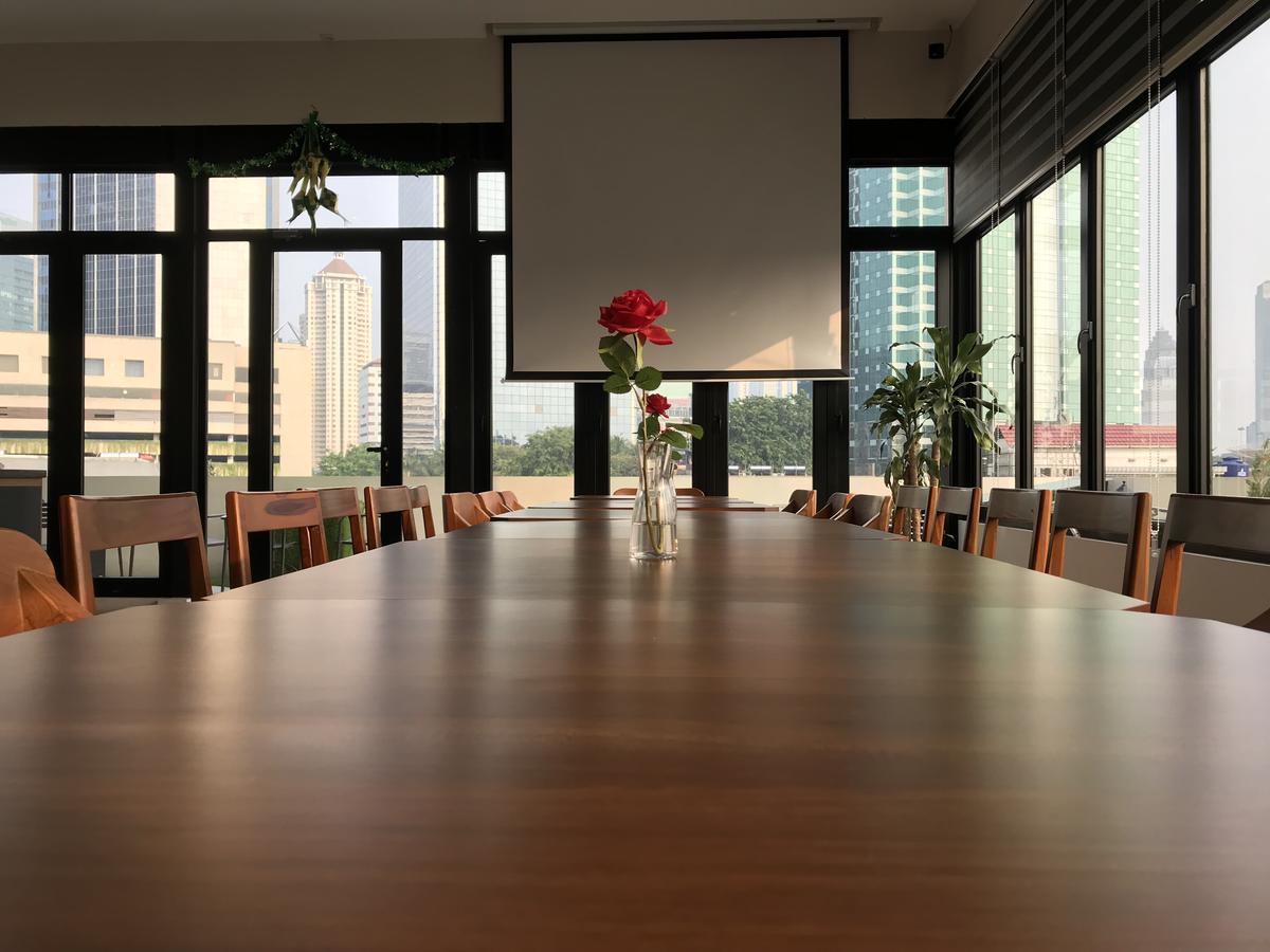 Eightin Hotel Sudirman Jakarta Extérieur photo